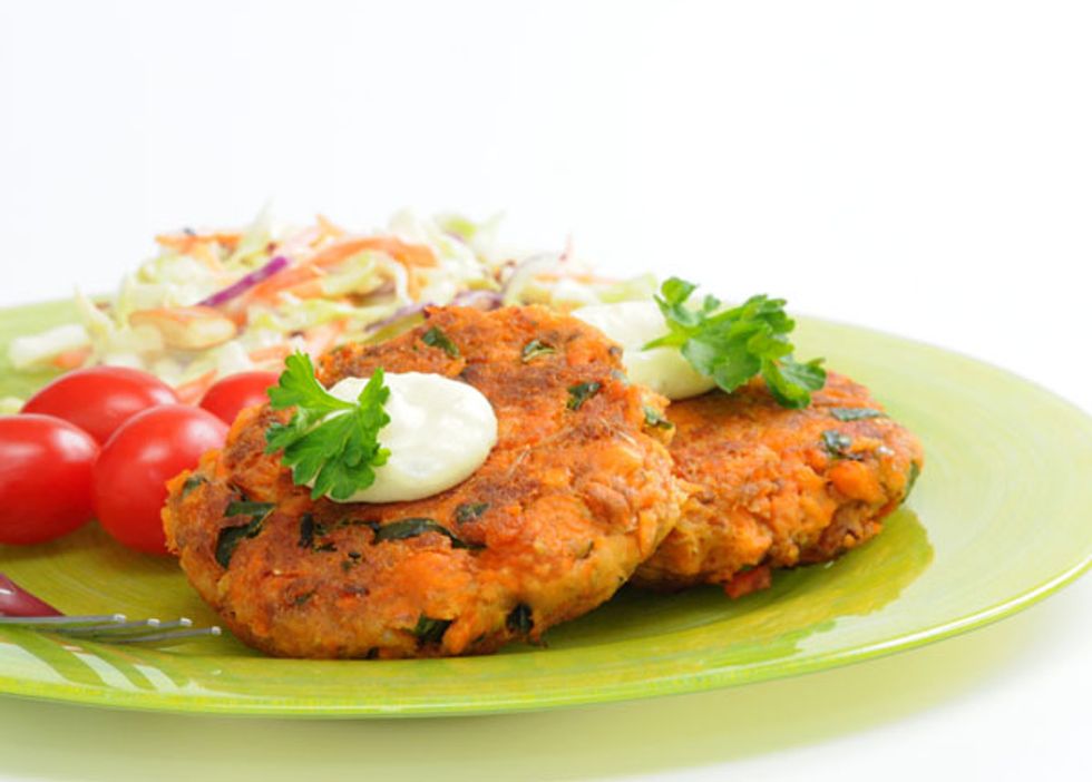 Salmon Cakes With Greek Yogurt Sauce Healthywomen