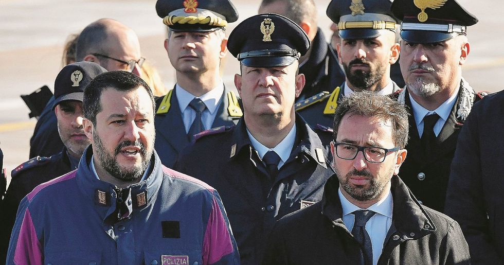 Salvini si difende sul caso Diciotti. E intanto arriva un’altra inchiesta