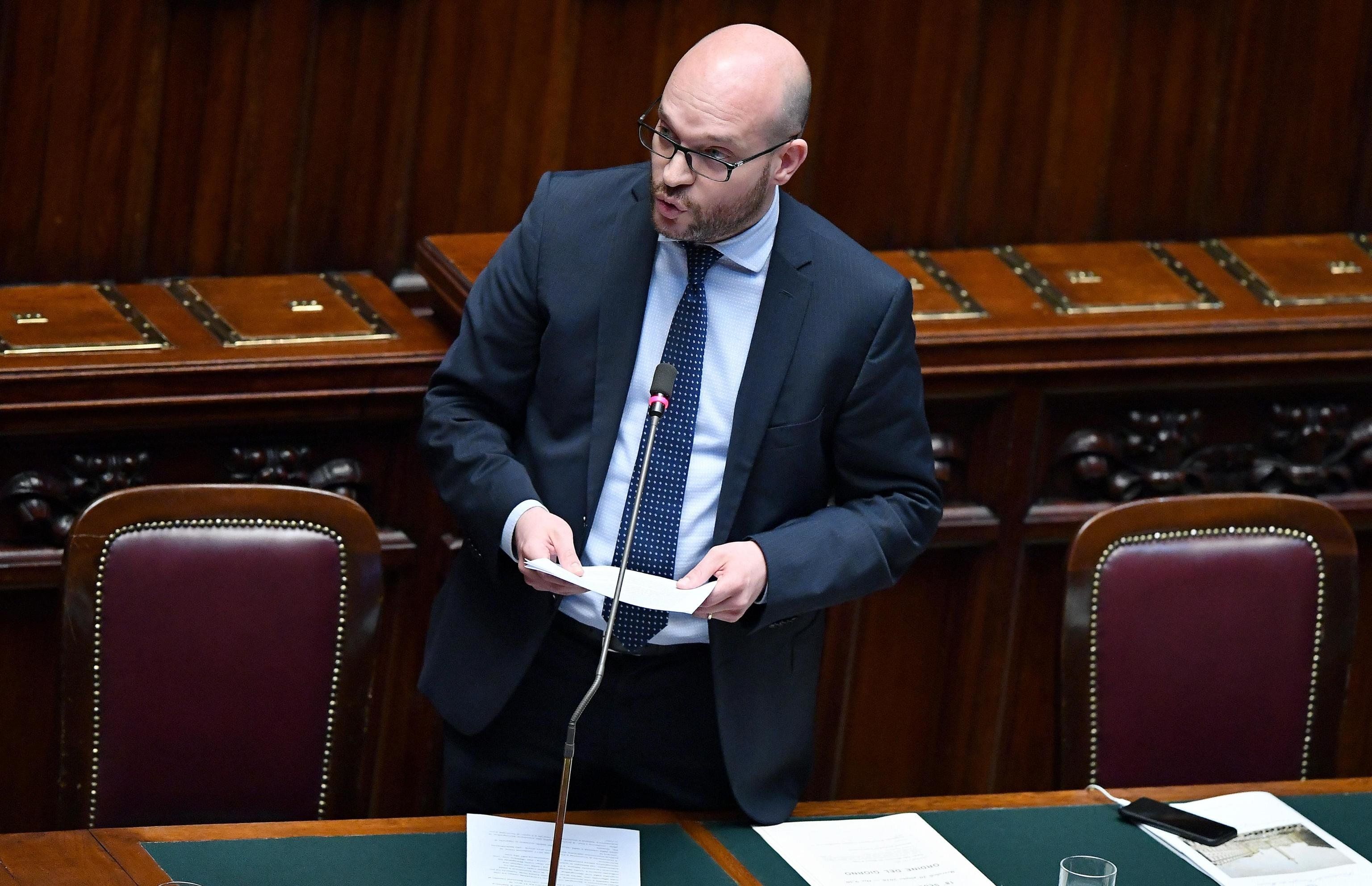 «Basta aperture e liberalizzazioni. Con me riparte la lotta alla droga»