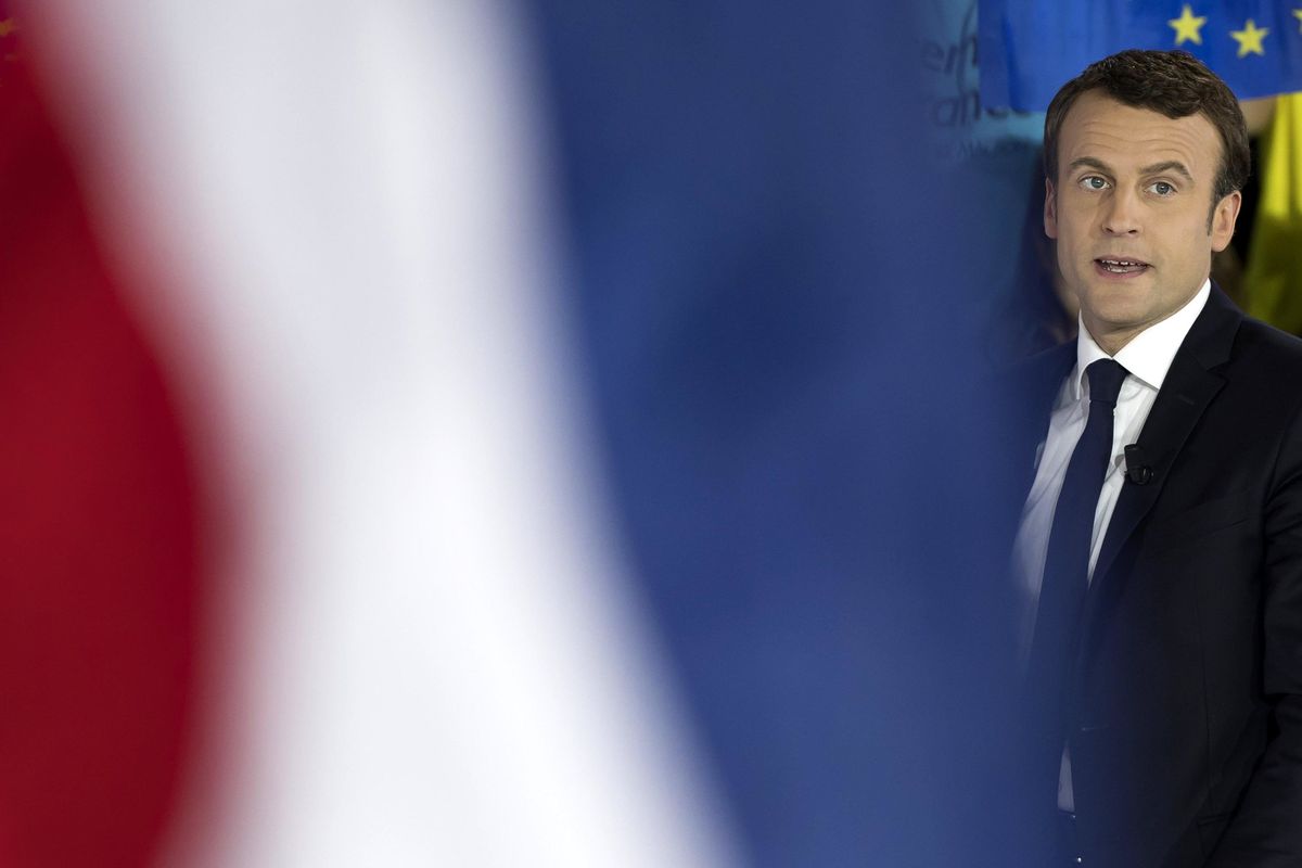 Macron fa il Salvini e sgretola l’Europa