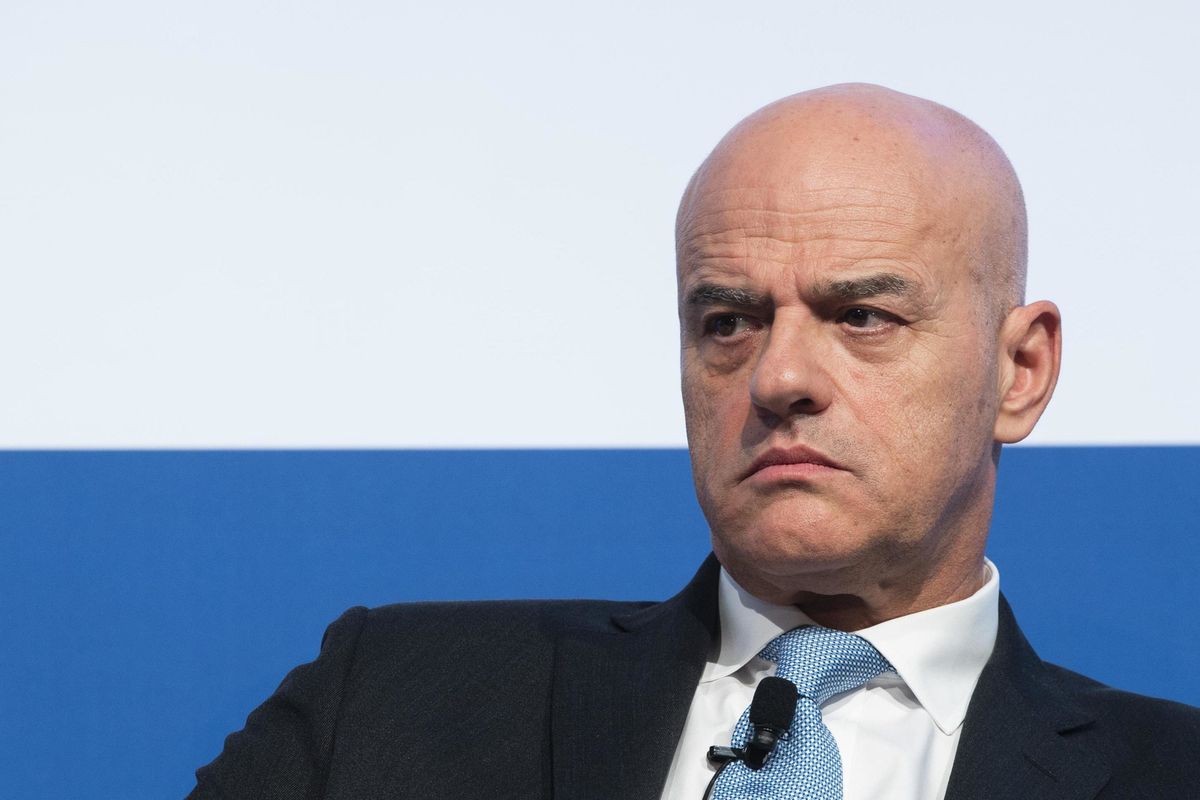 Con la condanna degli intermediari in Nigeria i pm puntano Descalzi. Ma l'assoluzione di Orsi è un salvagente per l'Eni