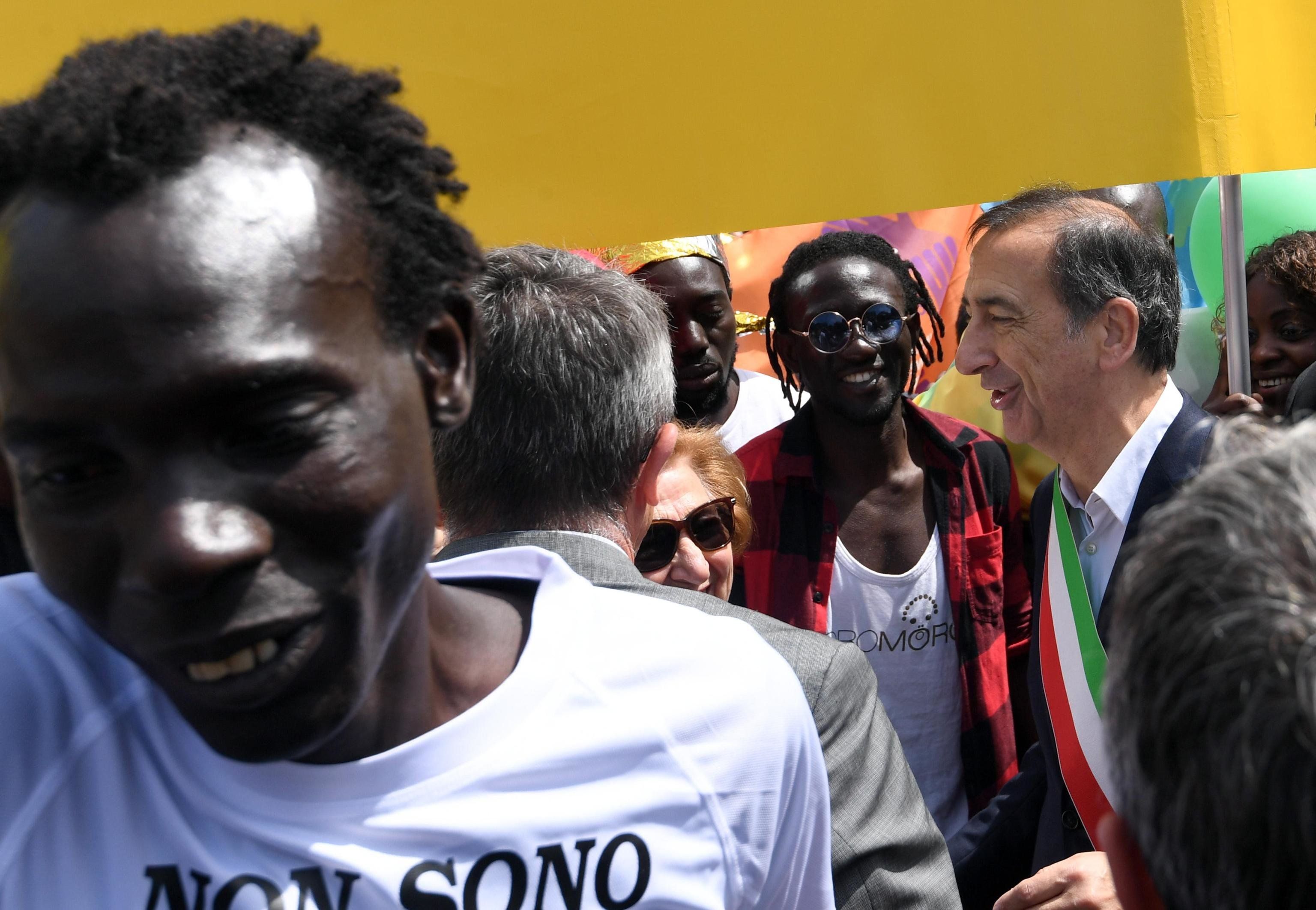 Il Pd vuol ripartire dai migranti ma pure loro lo piantano in asso