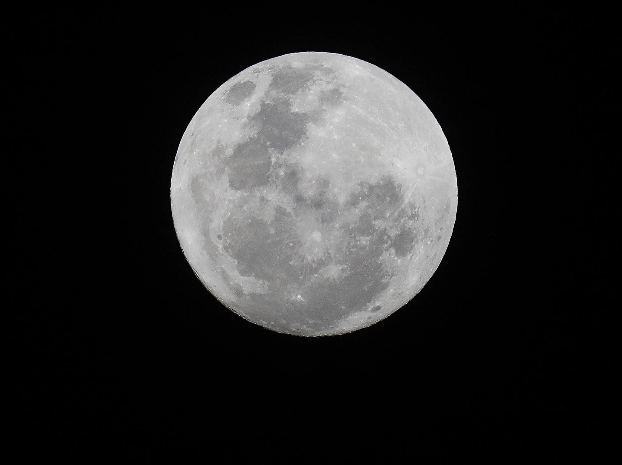 L’Europa pensa alla Luna. Obiettivo una base stabile per l’uomo