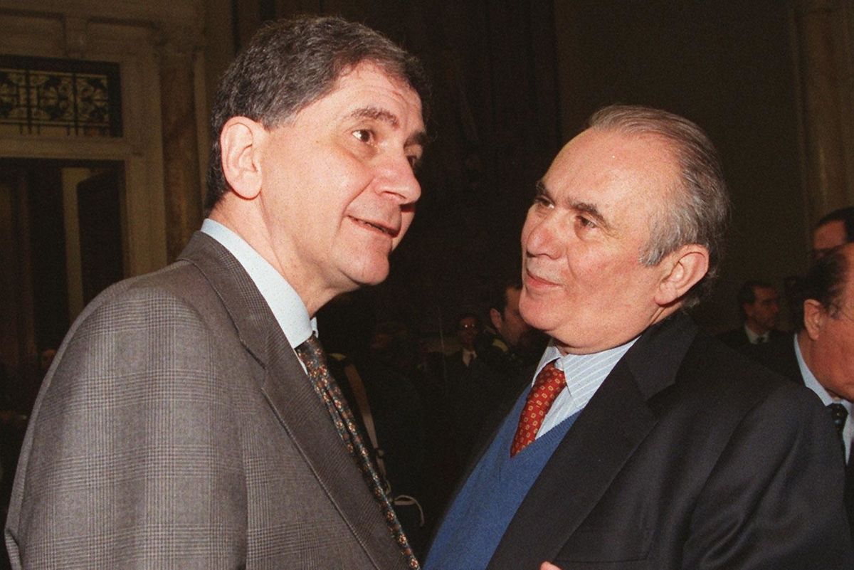 C’era una volta Tatarella, l’allegro fantasista che oggi manca alla politica