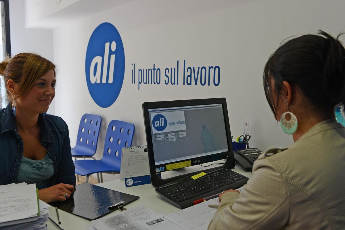 Il danno e la beffa: sparisce il lavoro e diventi mammone