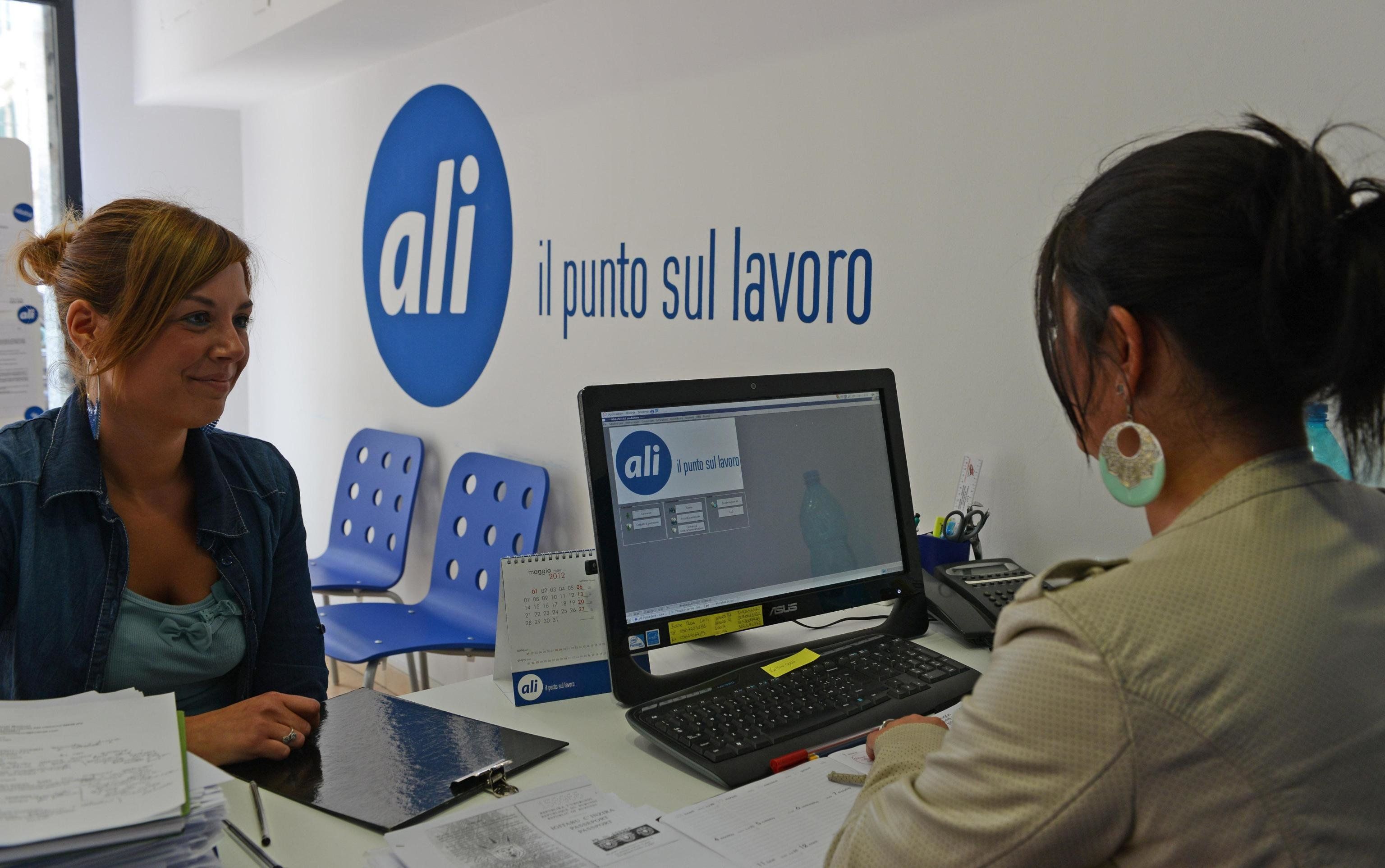 Il danno e la beffa: sparisce il lavoro e diventi mammone