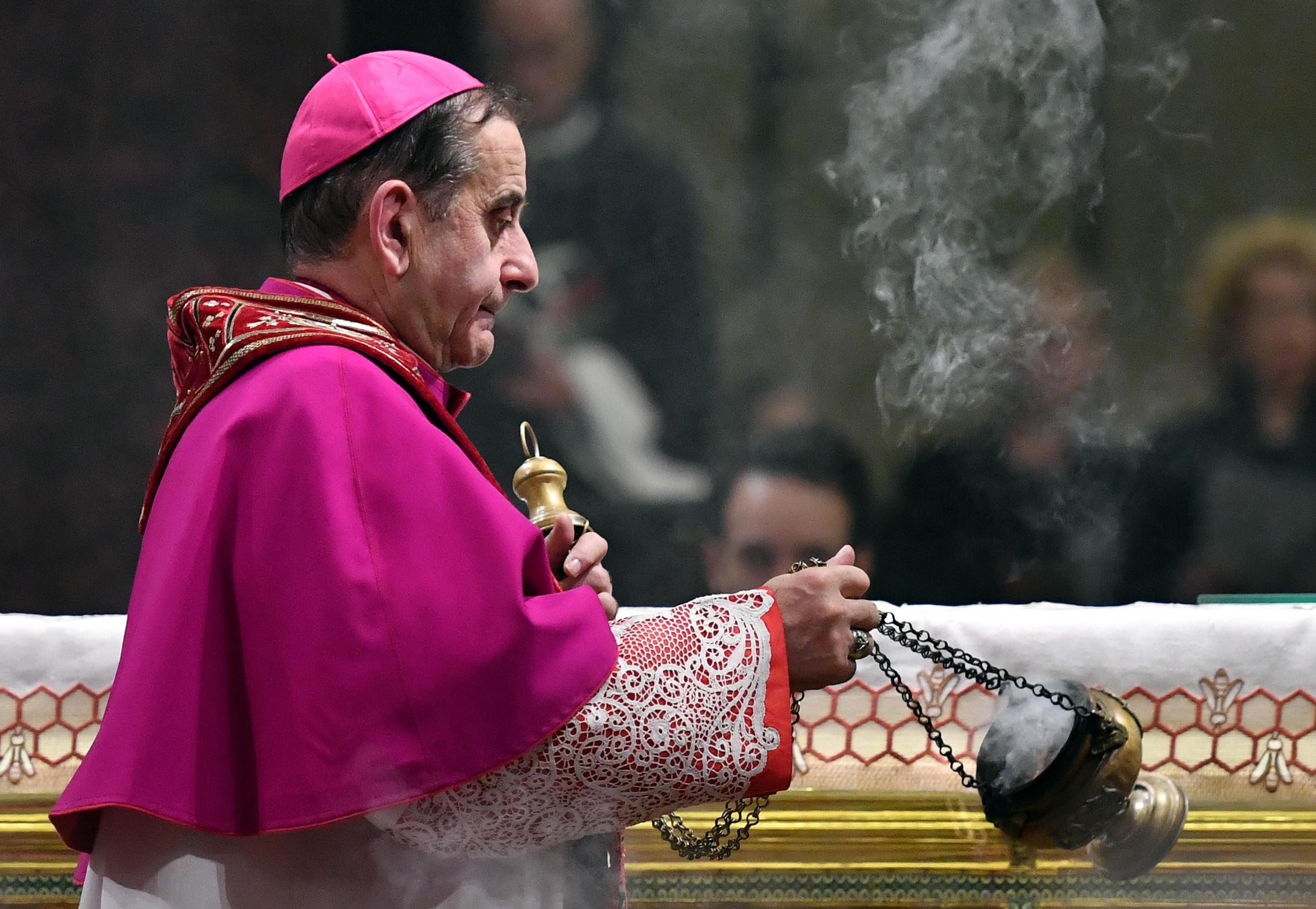 Al prete molestatore 6 anni e 4 mesi. In Curia si limitarono a trasferirlo