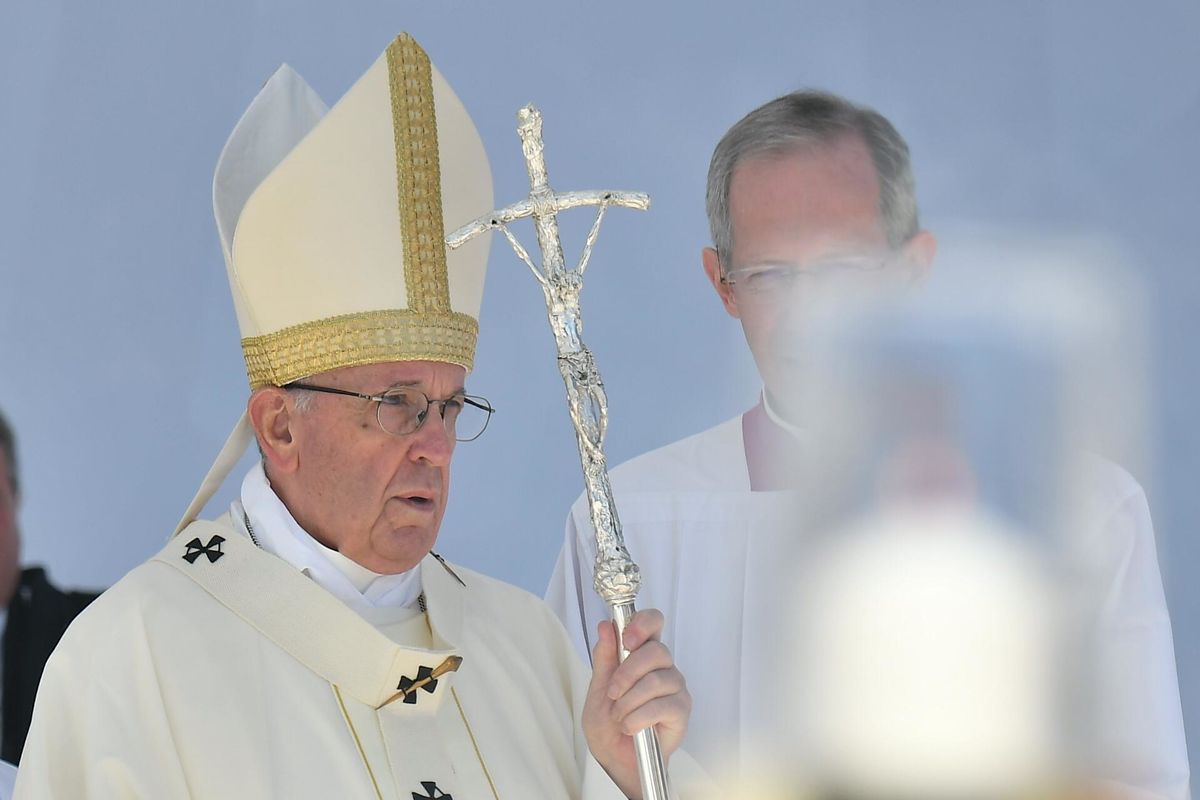 Il Papa riapre il giallo dei dubia: «Li ho scoperti grazie ai giornali»
