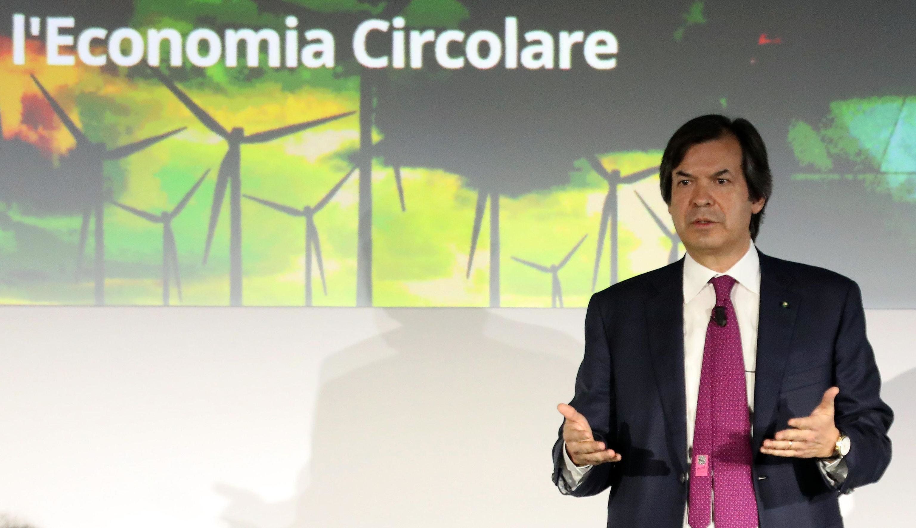 La crisi di Piazza Affari fa paura a Messina: «Intesa rischia di essere contendibile»