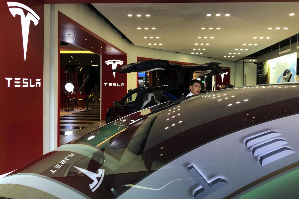 Il papà pentastellato dell’ecotassa ha creato un’azienda in affari con Tesla