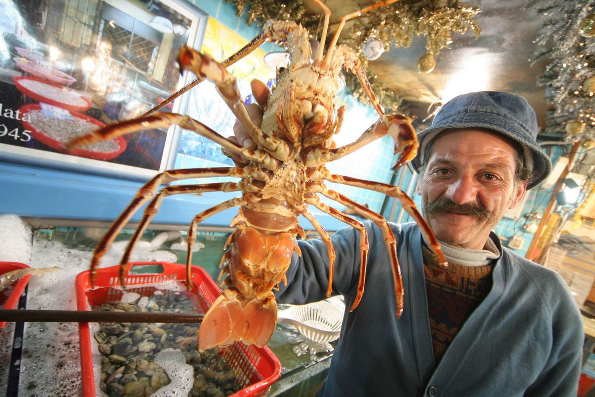 I dazi alla Cina fanno cadere le Borse. Usa e Canada litigano per le aragoste