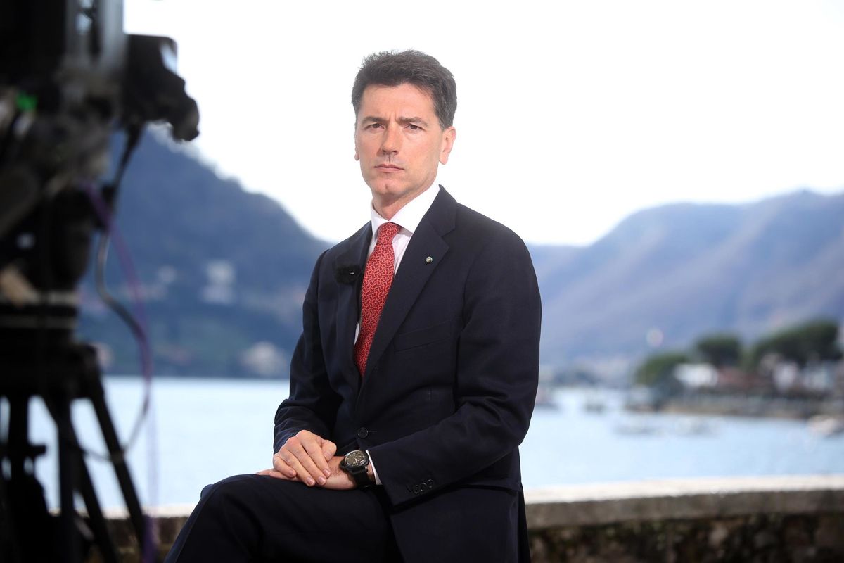 Il pallone d’oro dei renziani di ferro. Serra rimpatria per pagar meno tasse