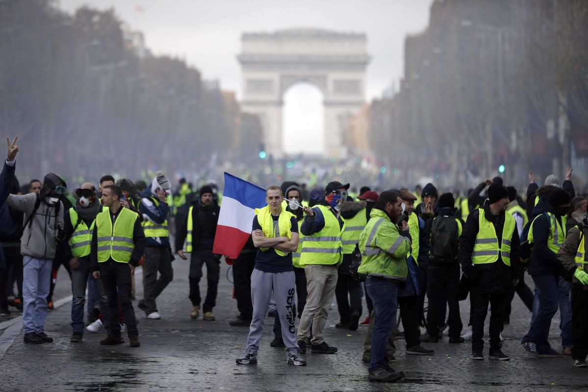 I vescovi francesi si mettono il gilet giallo