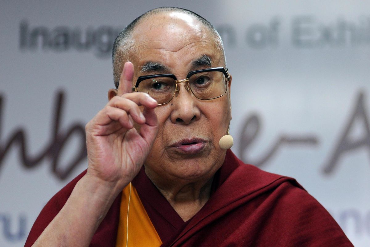 Anche il Dalai Lama si scopre sovranista: «Migranti a casa, Europa agli europei»