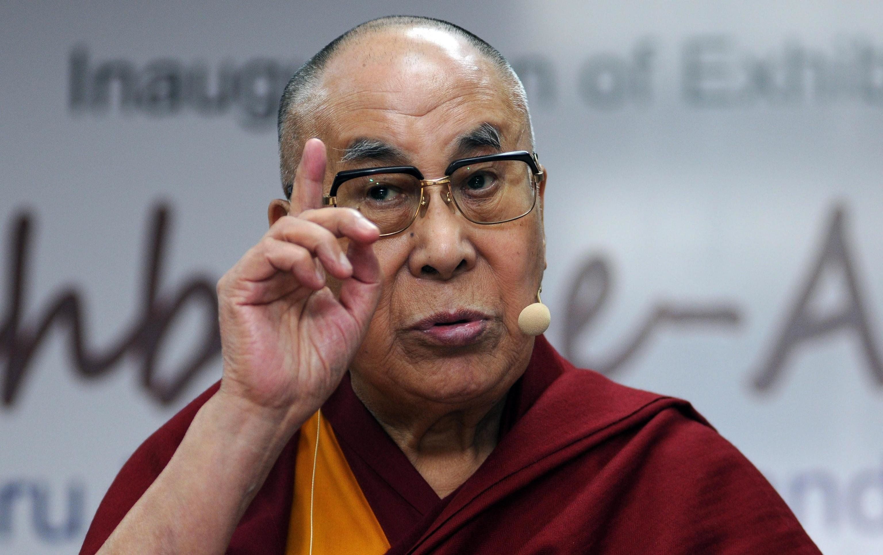 Anche il Dalai Lama si scopre sovranista: «Migranti a casa, Europa agli europei»
