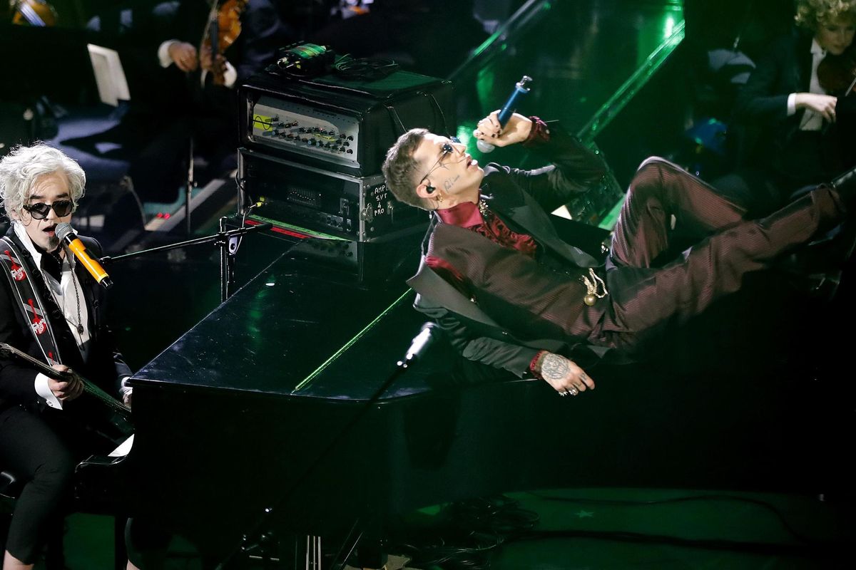 Bocciati Baglioni e le canzonette. Il Festival è salvato dai senatori