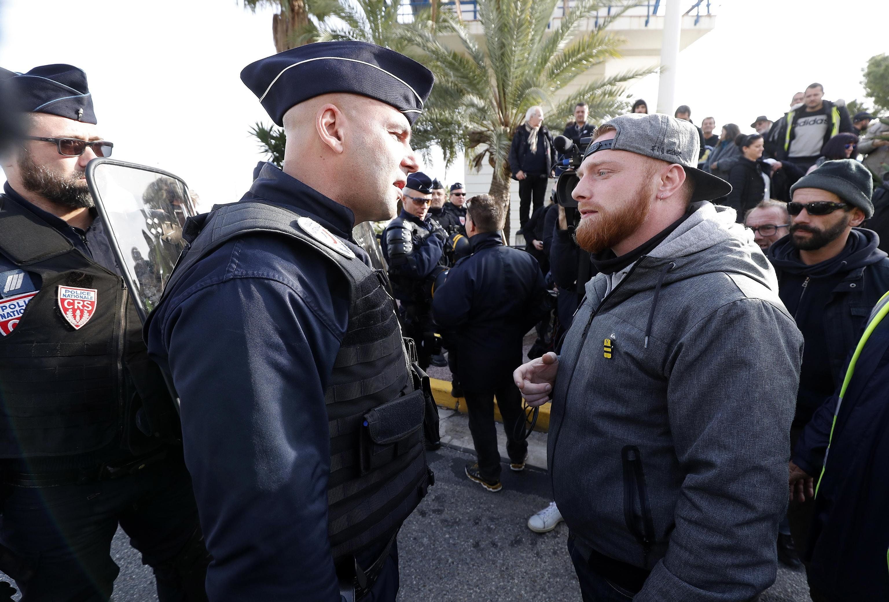 Il padrino di Macron minaccia Roma: «È necessario un cambio governo»