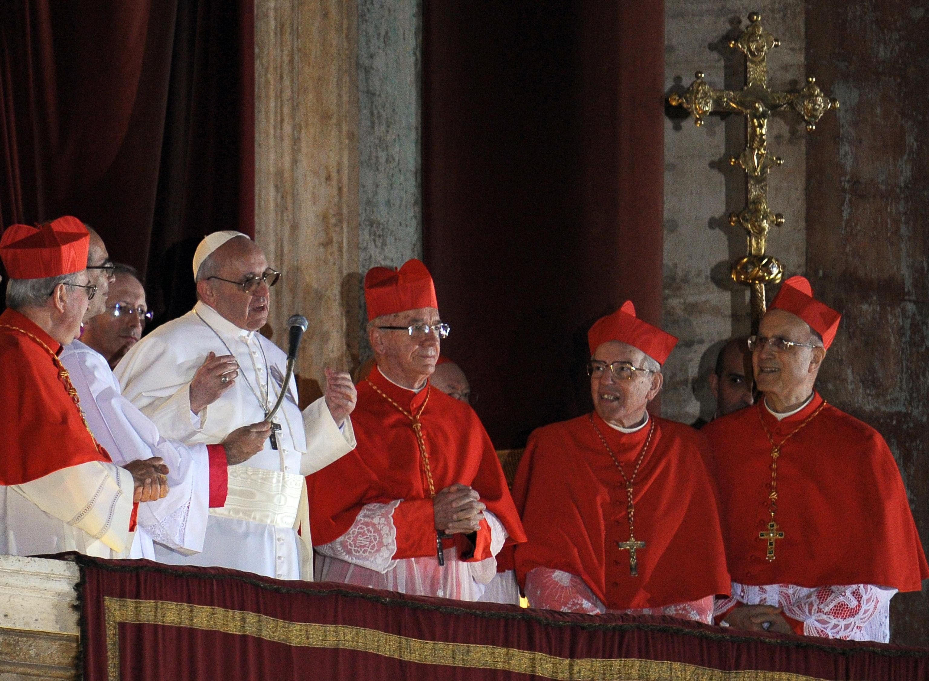 Il manifesto della fede del cardinale Müller per bacchettare il Papa