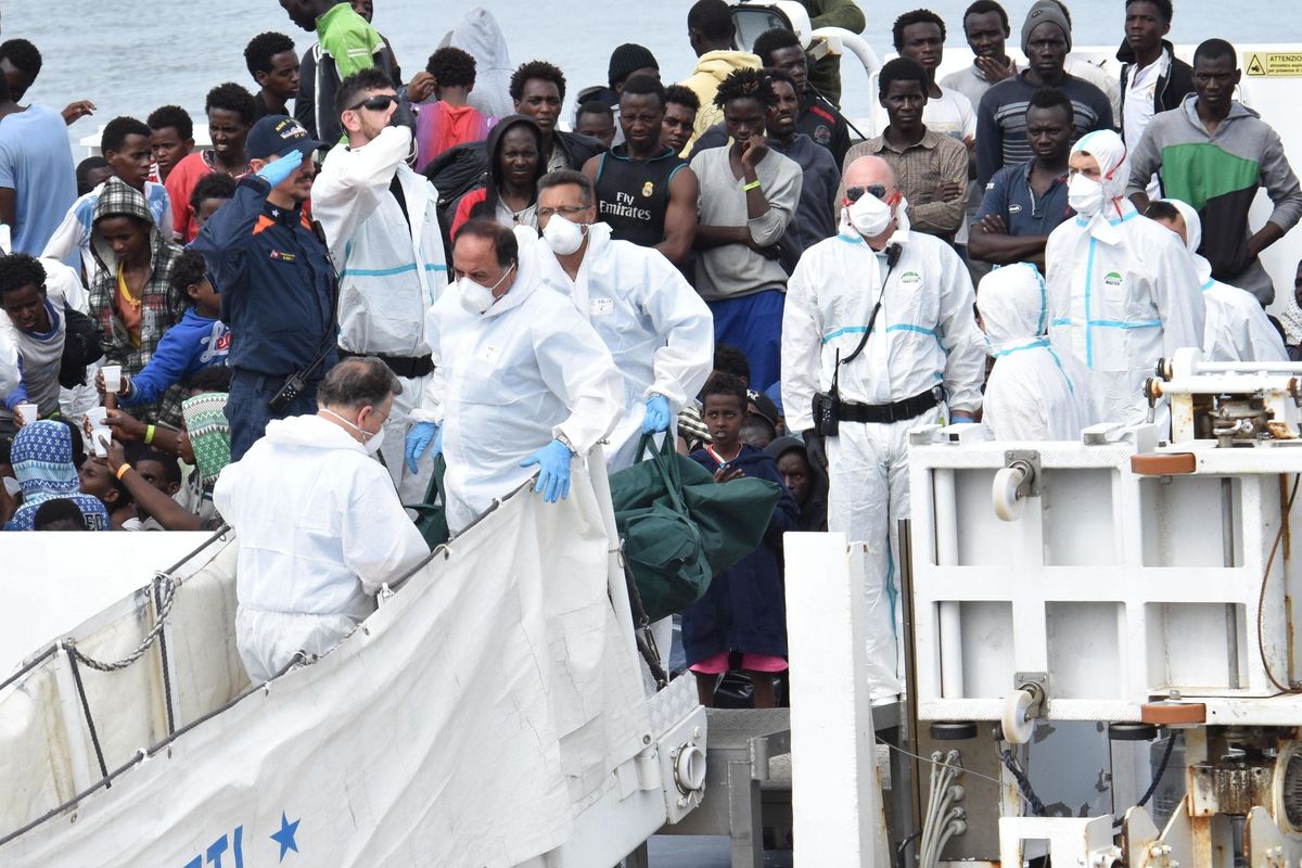 I migranti vogliono querelare Salvini per detenzione illegale sulla Diciotti