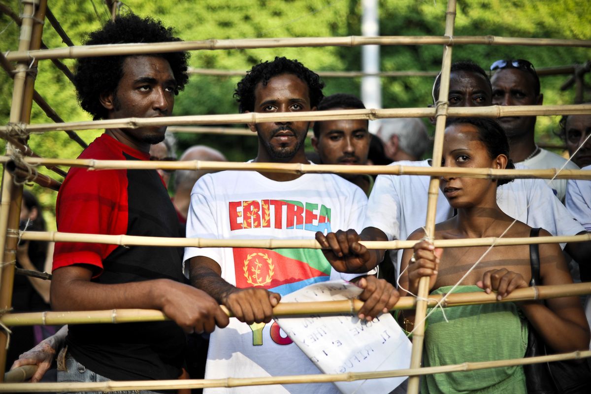 La denuncia degli eritrei: «C’è una rete che spinge i nostri giovani a migrare»