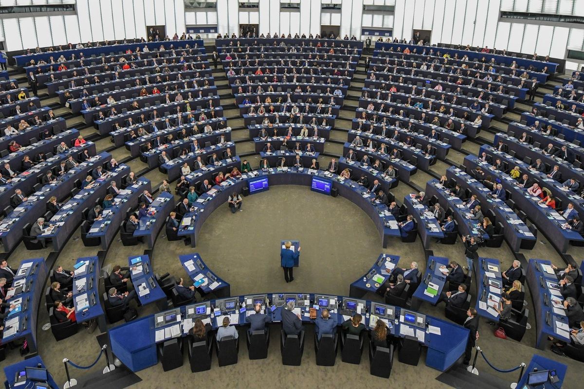 Strasburgo contro la democrazia: puniti Orban e la libertà su Internet