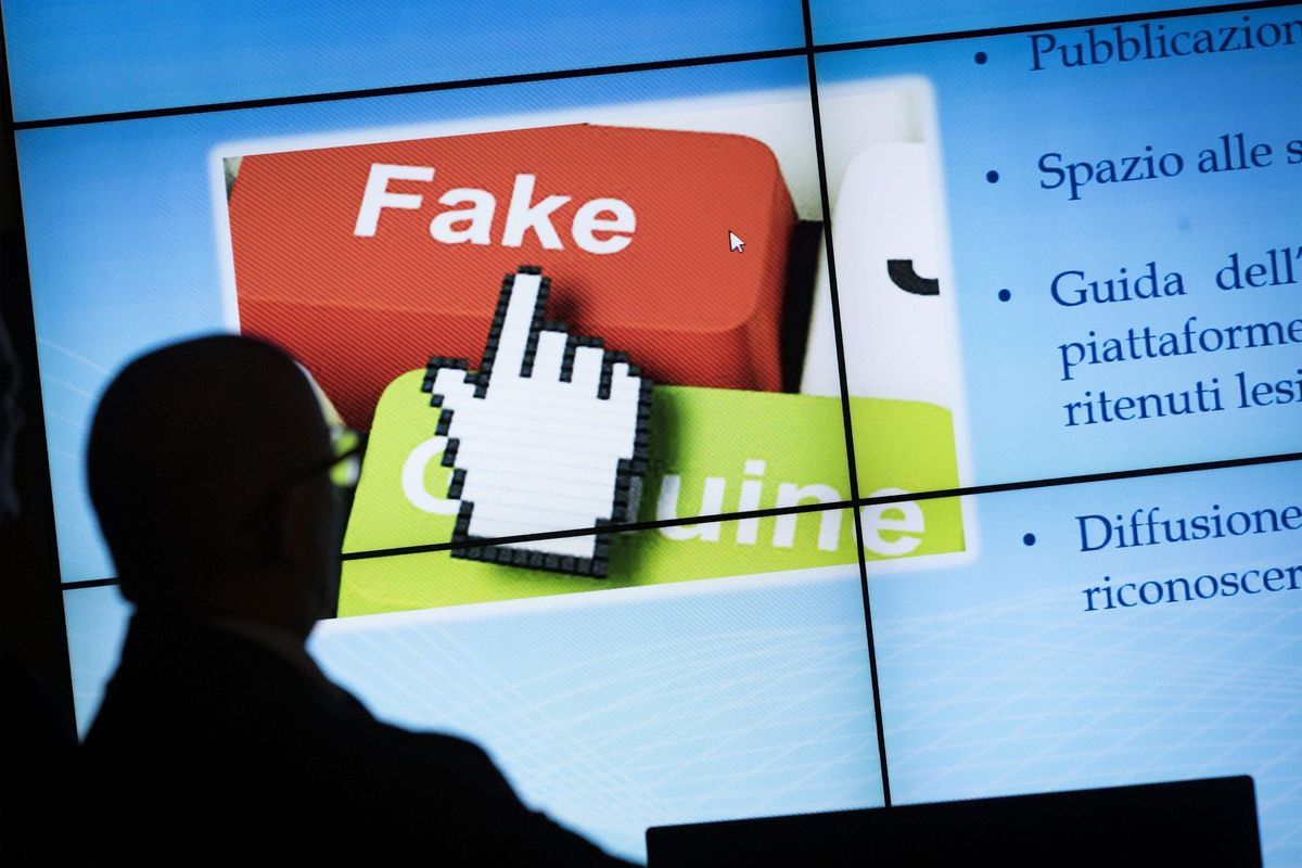 L’establishment
 vuole avere  il monopolio
 delle fake news