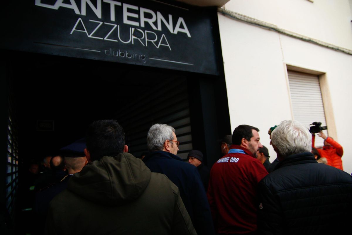 Triplo della capienza al concerto rap. Schiacciati cinque fan e una mamma