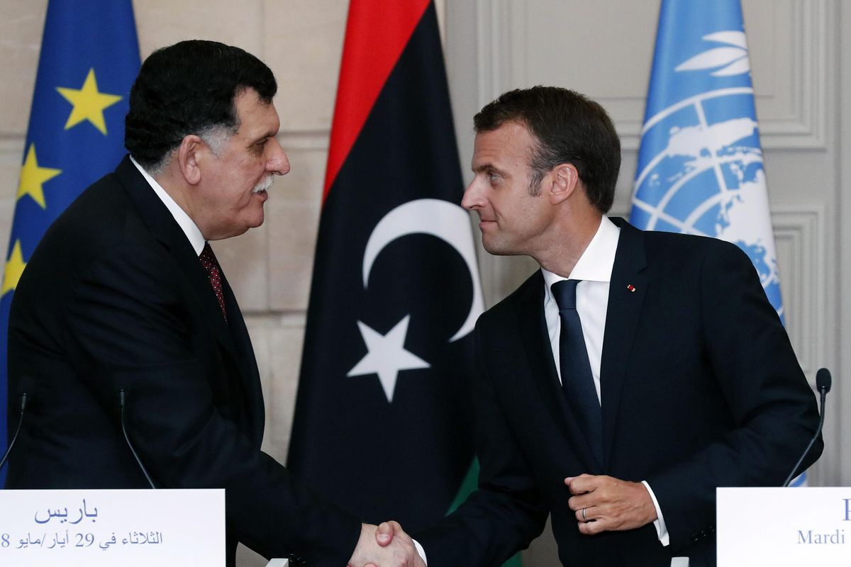 Soldi, armi e Libia dietro gli attacchi di Macron