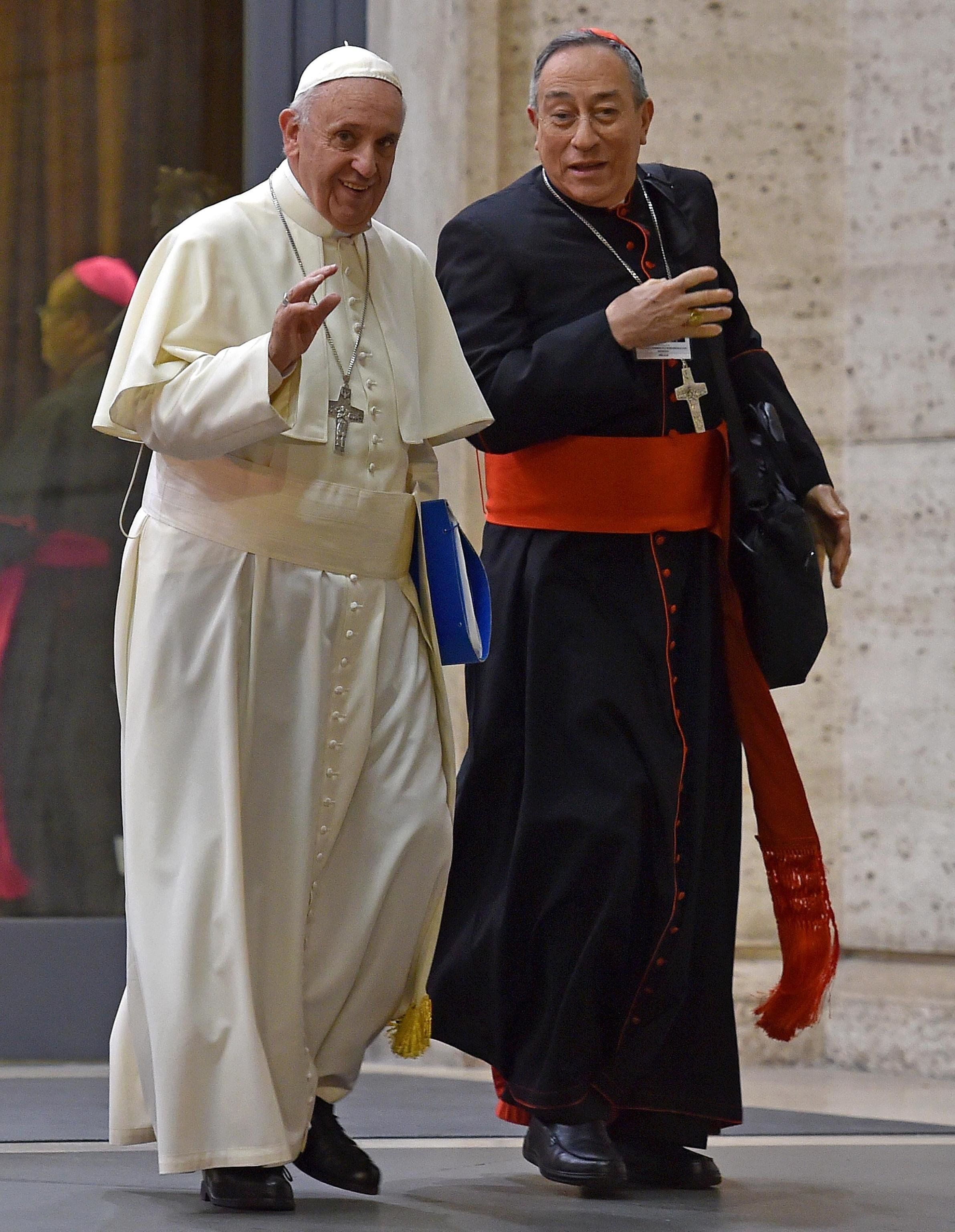 Silenzi e insulti invece delle risposte. E c’è un dossier su un altro cardinale