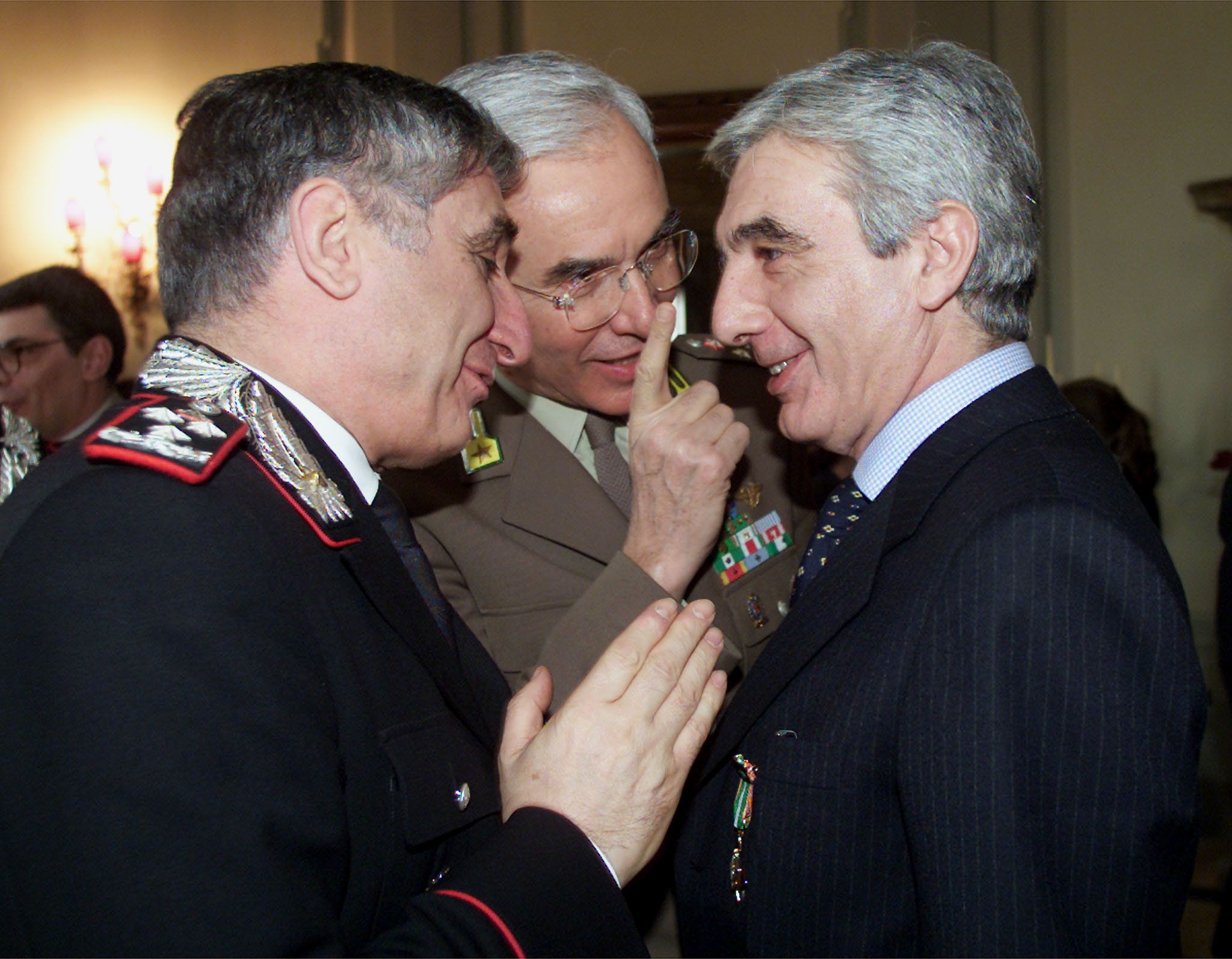 La tempesta africana sui servizi spinge Manenti verso Leonardo