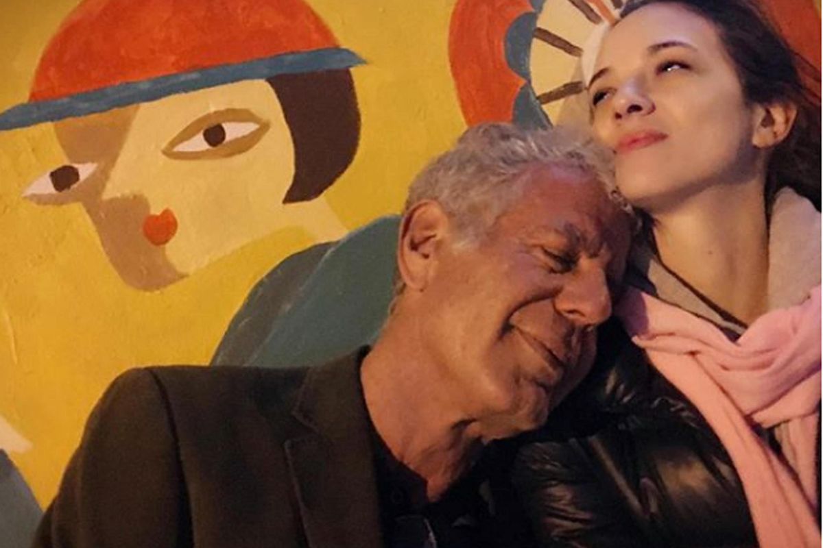 Nelle critiche ad Asia non c’è solo odio. Così elaborano il lutto gli orfani di Bourdain