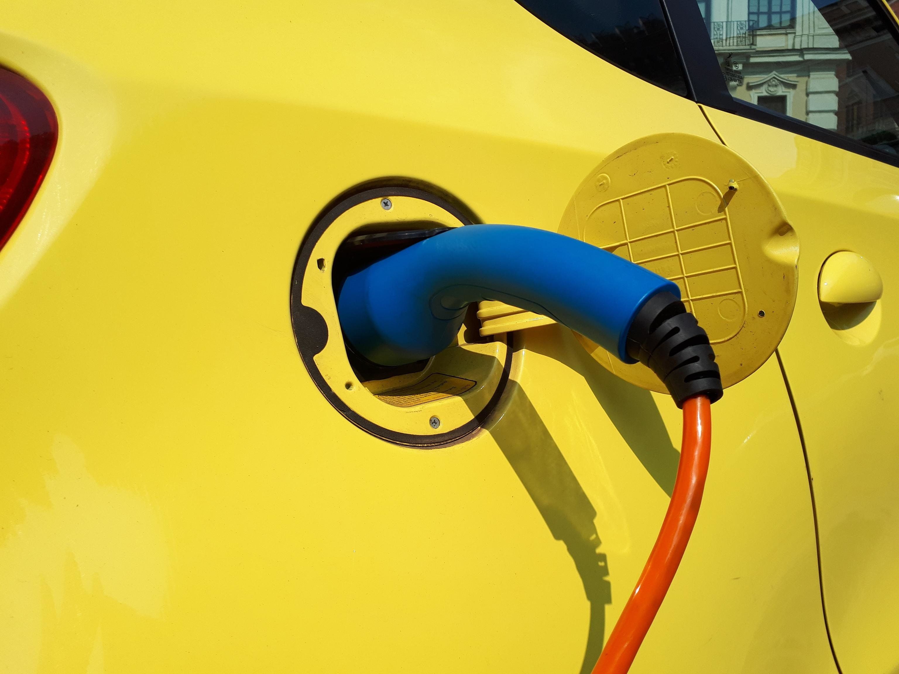 Auto elettriche verdi solo nel nome Inquinano più di quelle normali