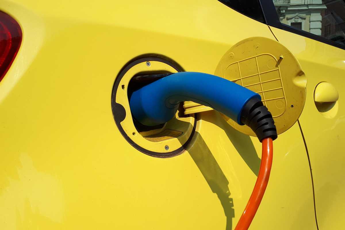 Auto elettriche verdi solo nel nome Inquinano più di quelle normali