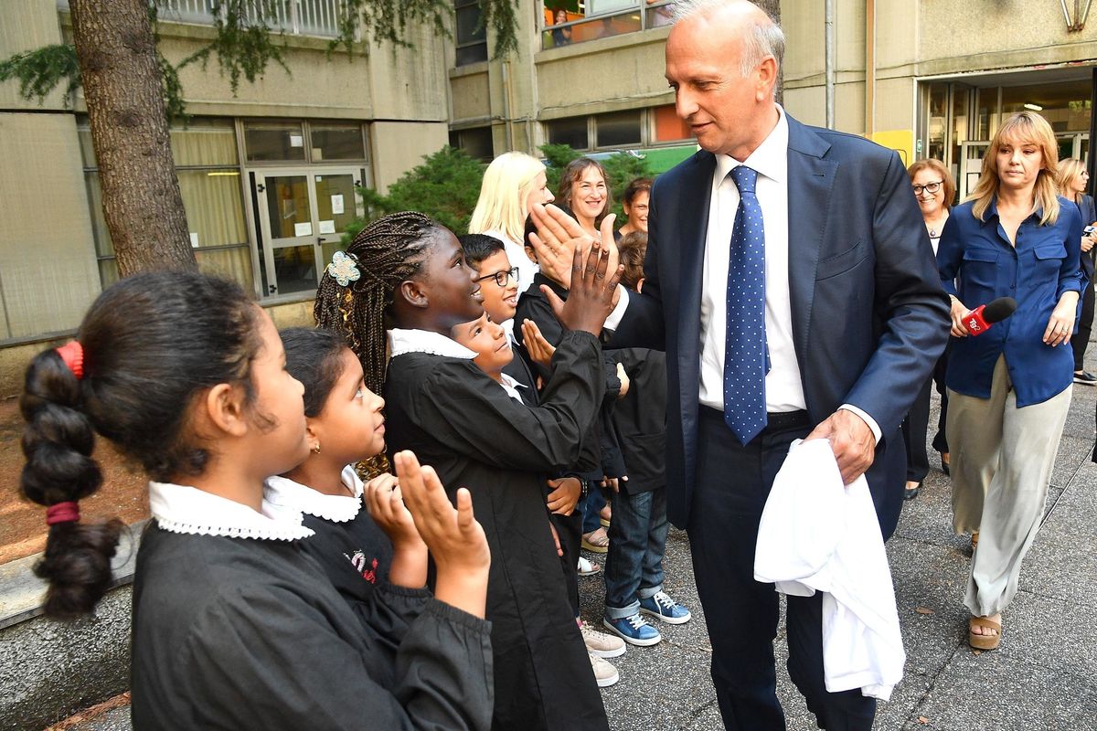 «Troppe scuole a rischio crollo? Le controllerò con il satellite»