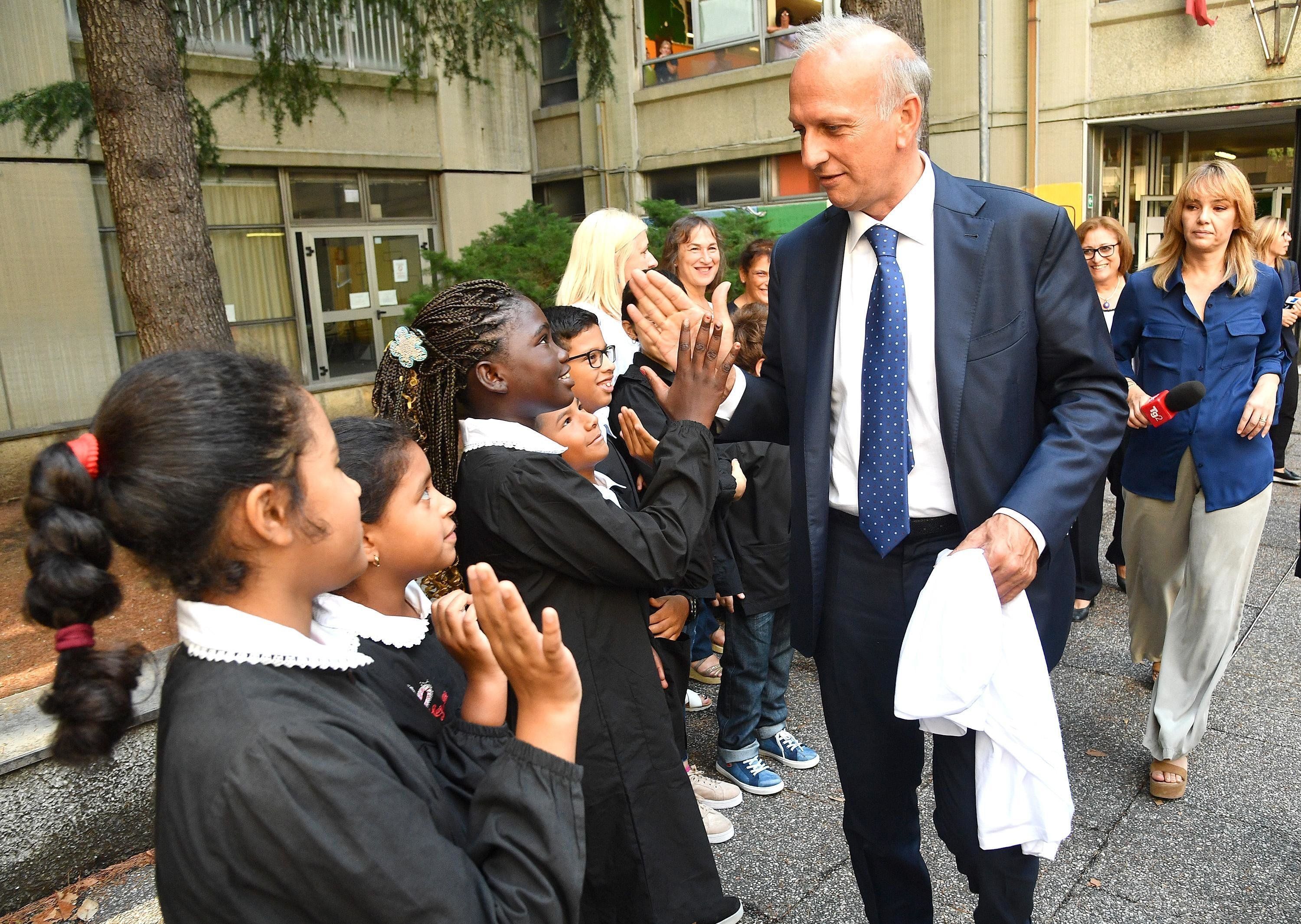 «Troppe scuole a rischio crollo? Le controllerò con il satellite»