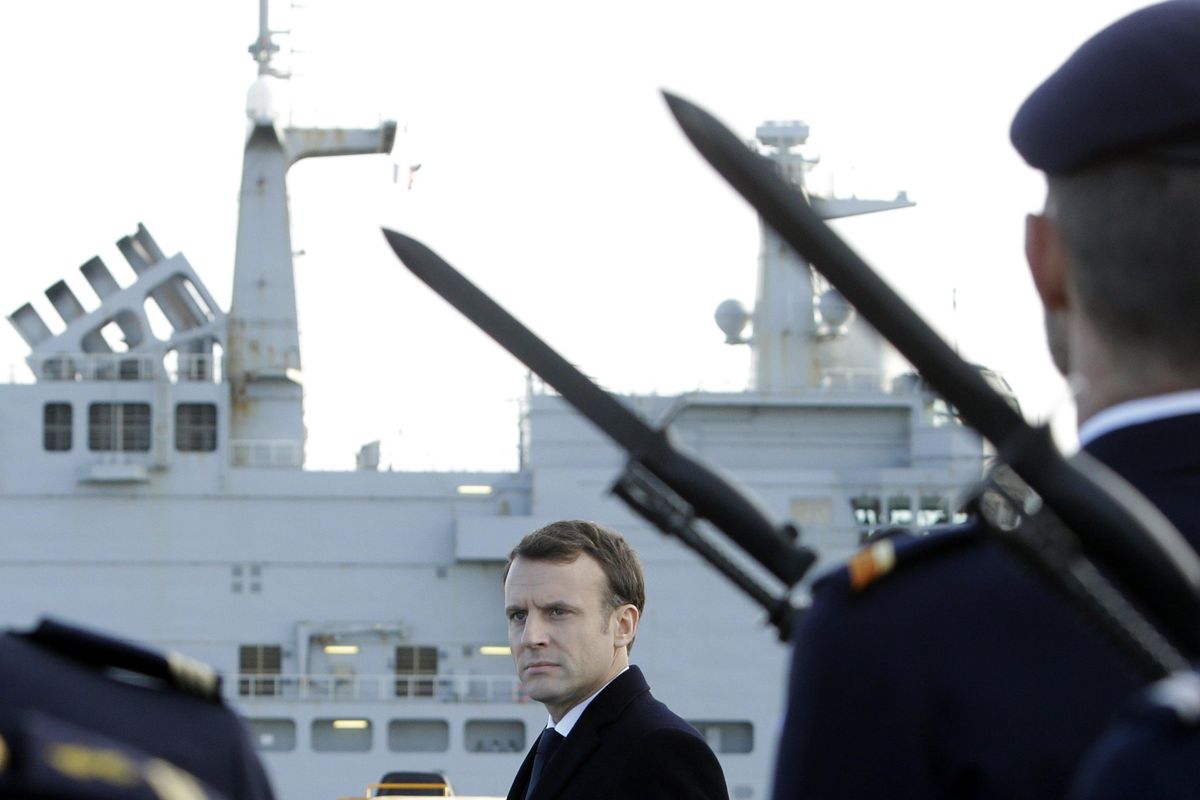 Macron riporta la guerra in Libia