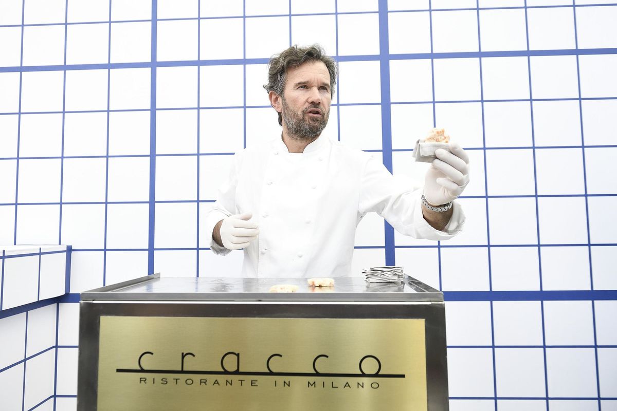 Non si può neppure dire: «Sii uomo!» Cracco sotto schiaffo