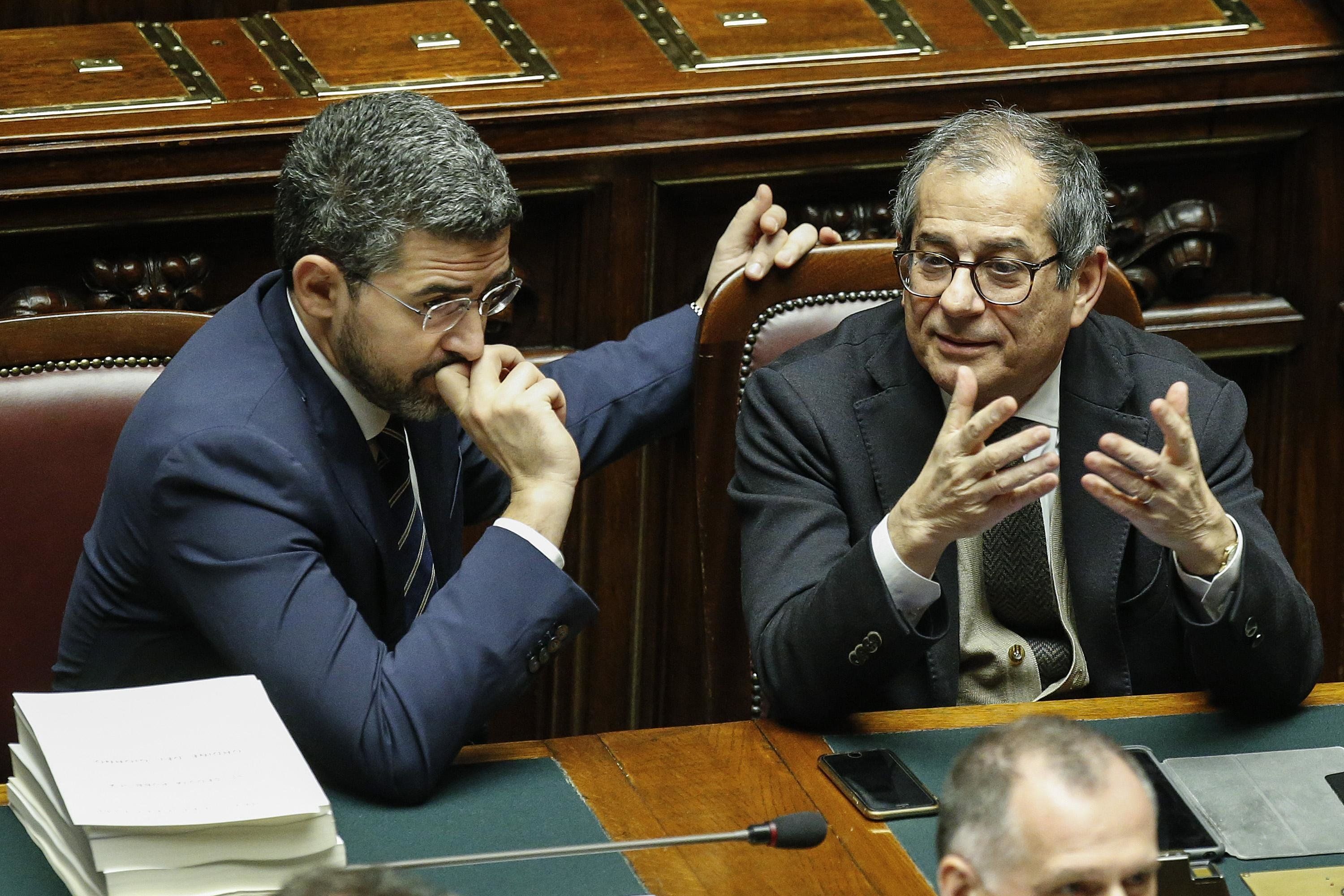 Quota 100 rimane. E i soldi per le cure ai clandestini saranno «liberati»