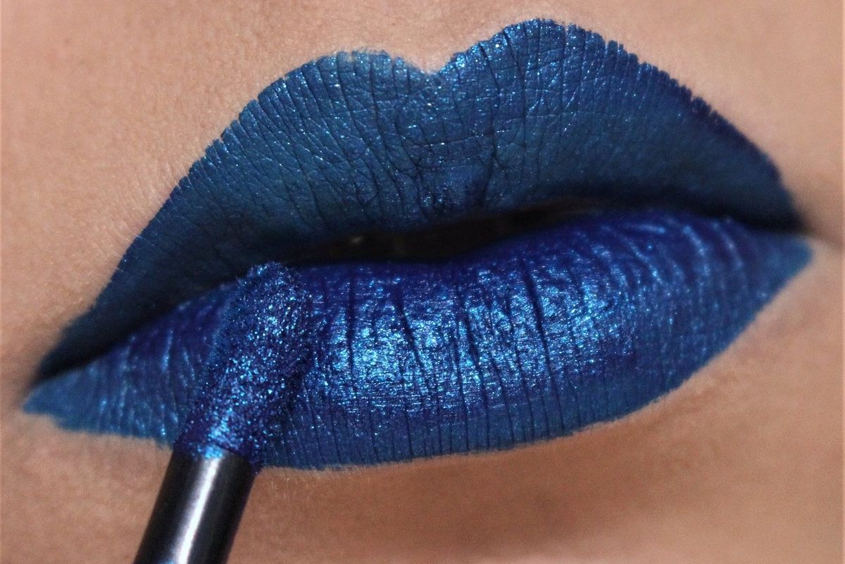 Bandito da Hitler, amato da Churchill. Il rossetto è l’arma letale delle donne