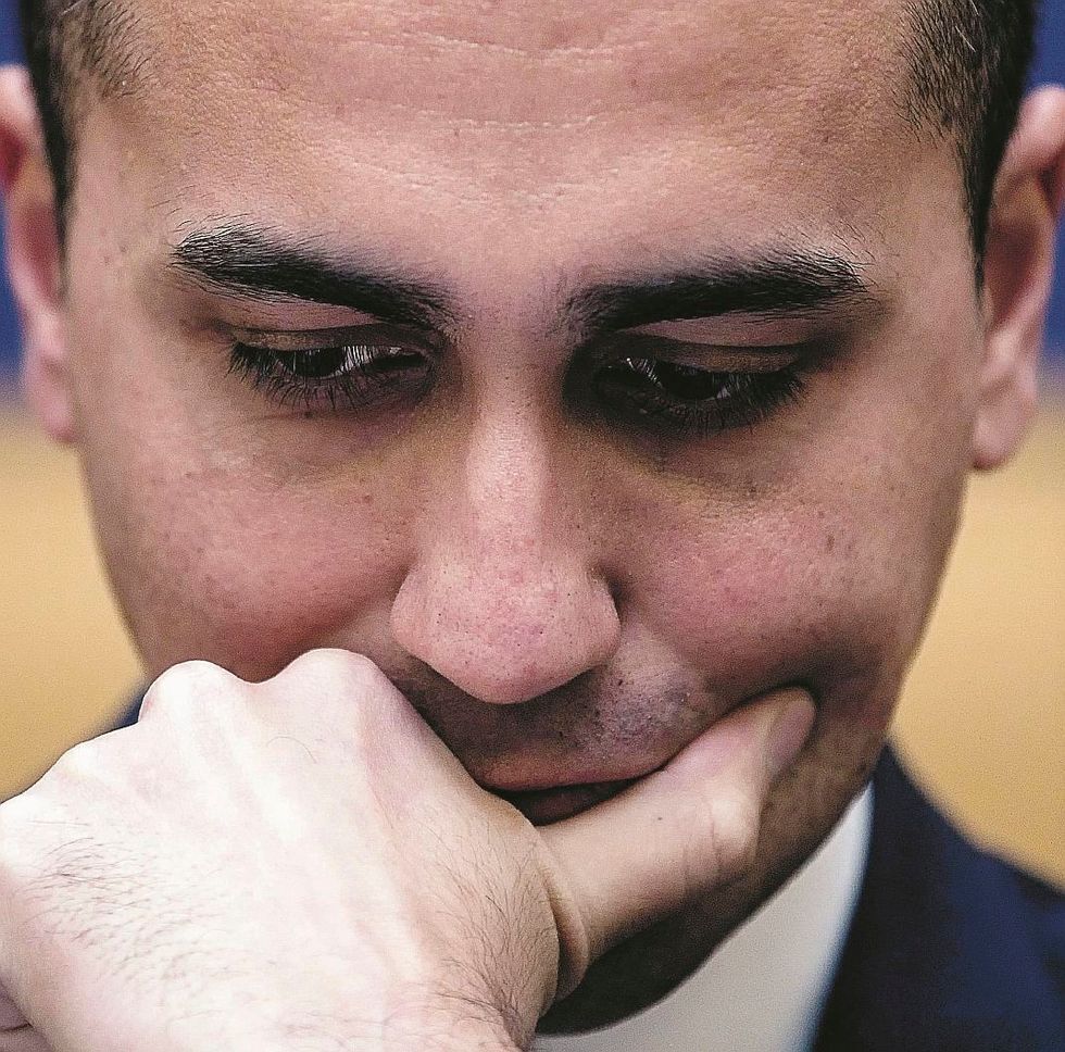 Basta improvvisare, sì alle alleanze. Di Maio rompe il tabù: M5s più partito