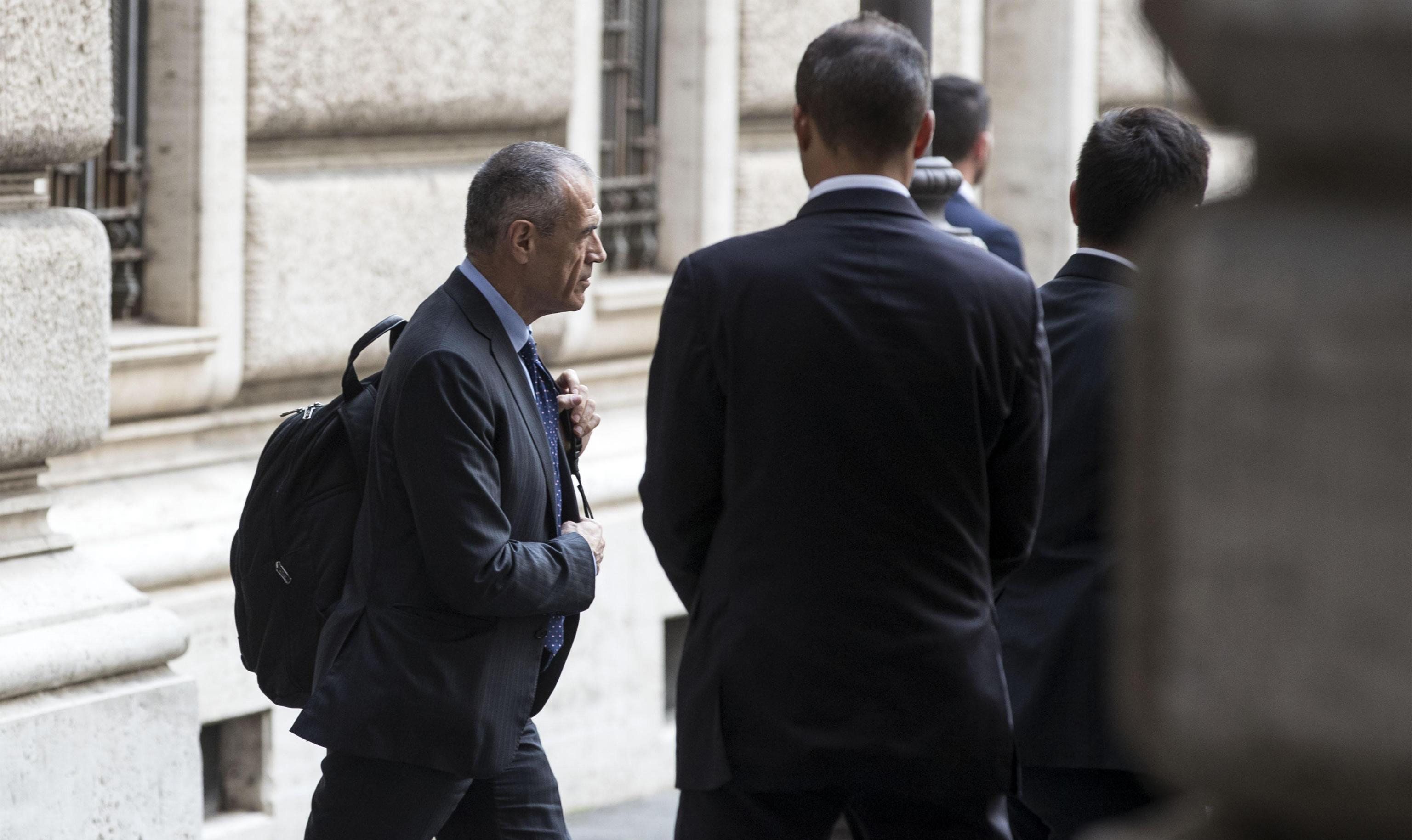 Triste storia di un premier ridotto a fare
 la ruota di scorta