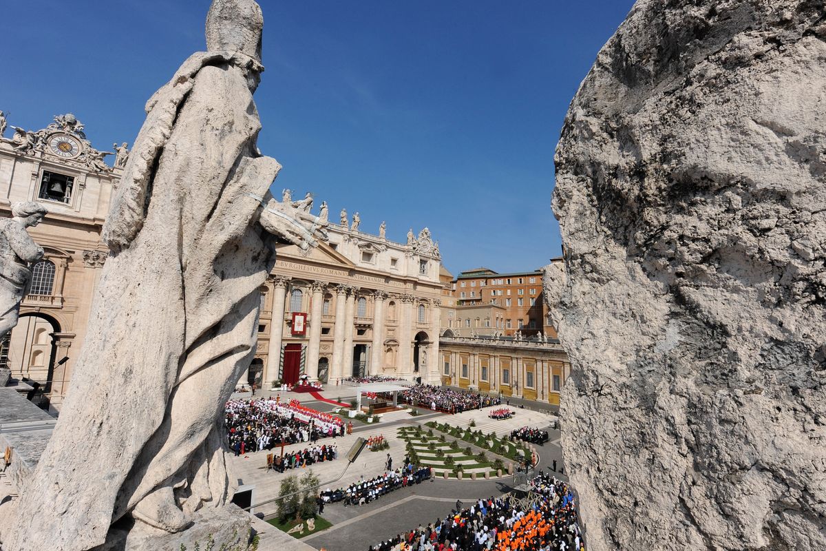 Dal Vaticano arriva solo un brusio: «È lo sfogo di un cardinale mancato». Lo scoop fa il giro del mondo