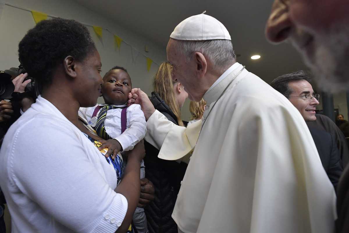 Il Papa in Irlanda: «Sulla pedofilia abbiamo fallito»