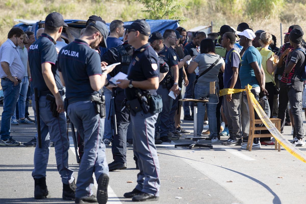 Più controlli sui richiedenti asilo per espellere prima i criminali