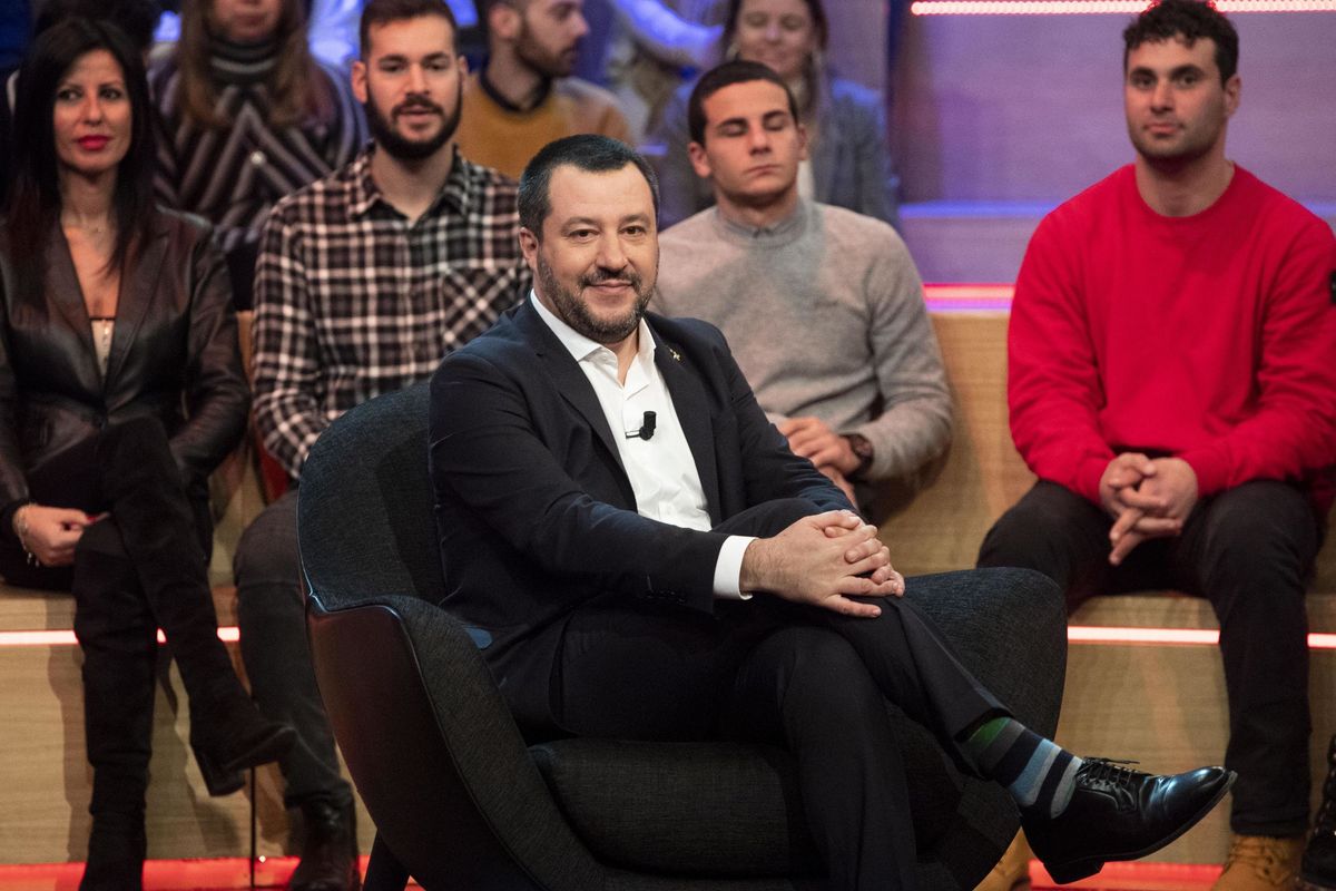 Salvini va in diretta su Mediaset e gela il Cavaliere