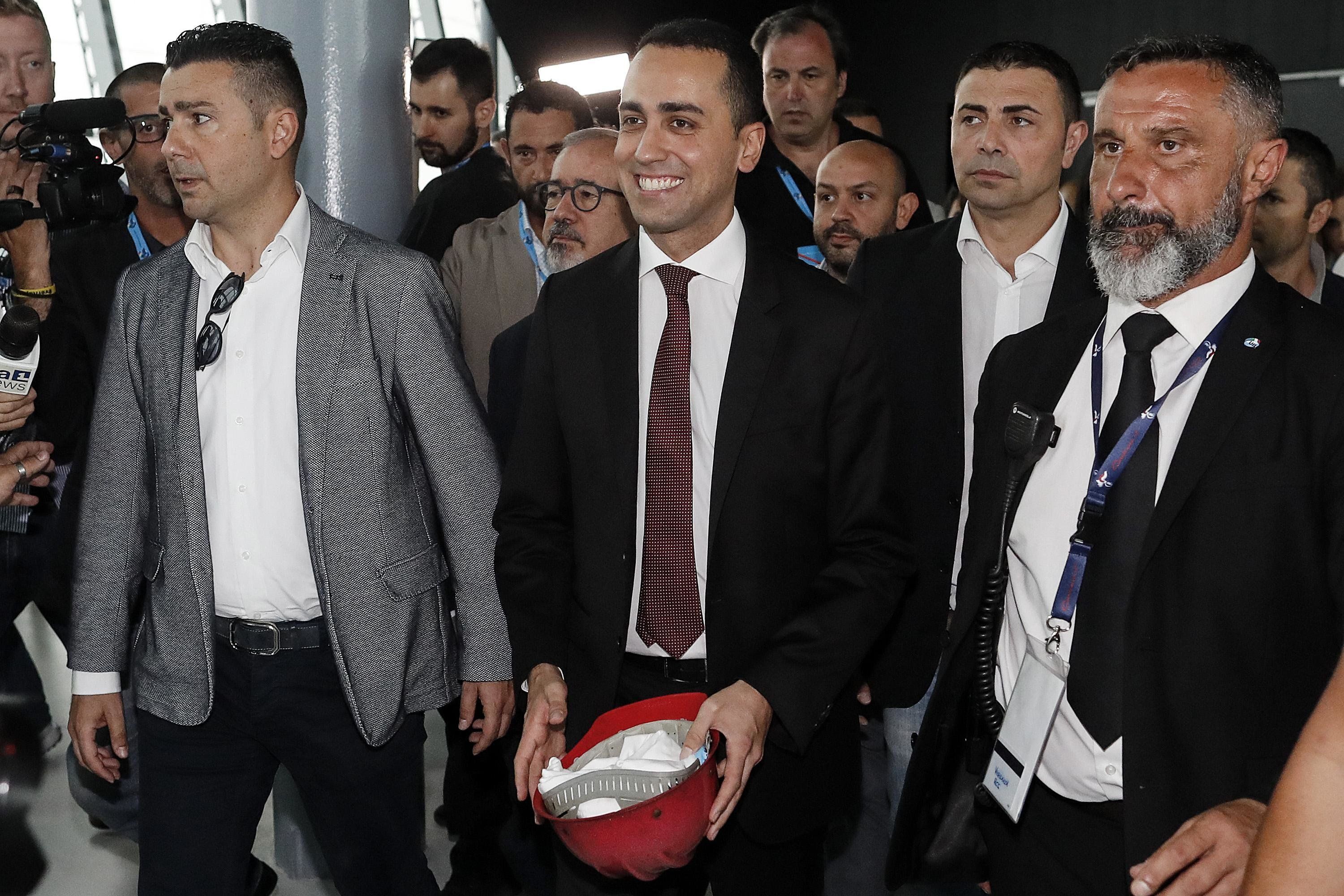 Di Maio tira la corda sull’Ilva per ottenere condizioni migliori