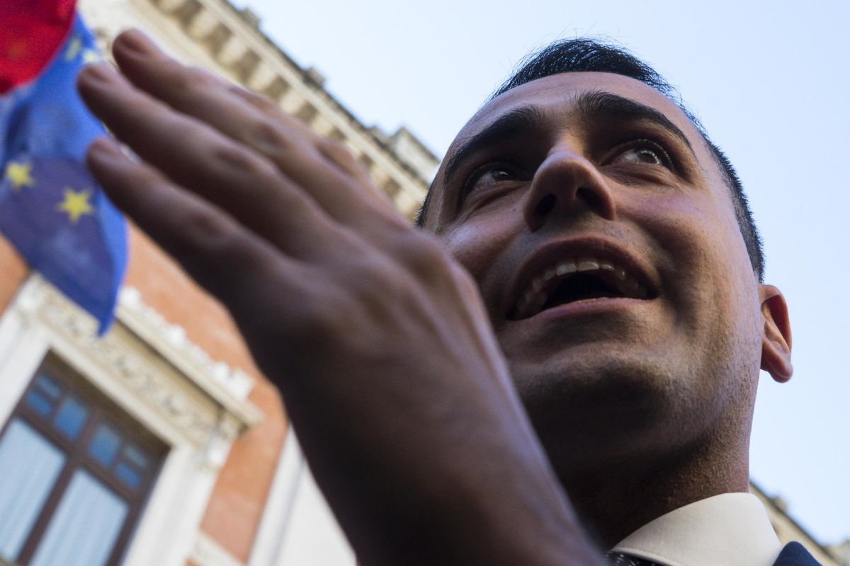 Di Maio senior pizzicato col dipendente in nero, supercazzola dei renziani