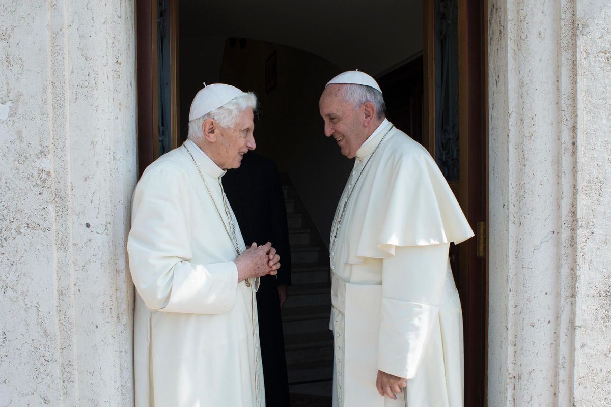 «Dietro le dimissioni di Ratzinger lo scandalo pedofilia nella Chiesa»