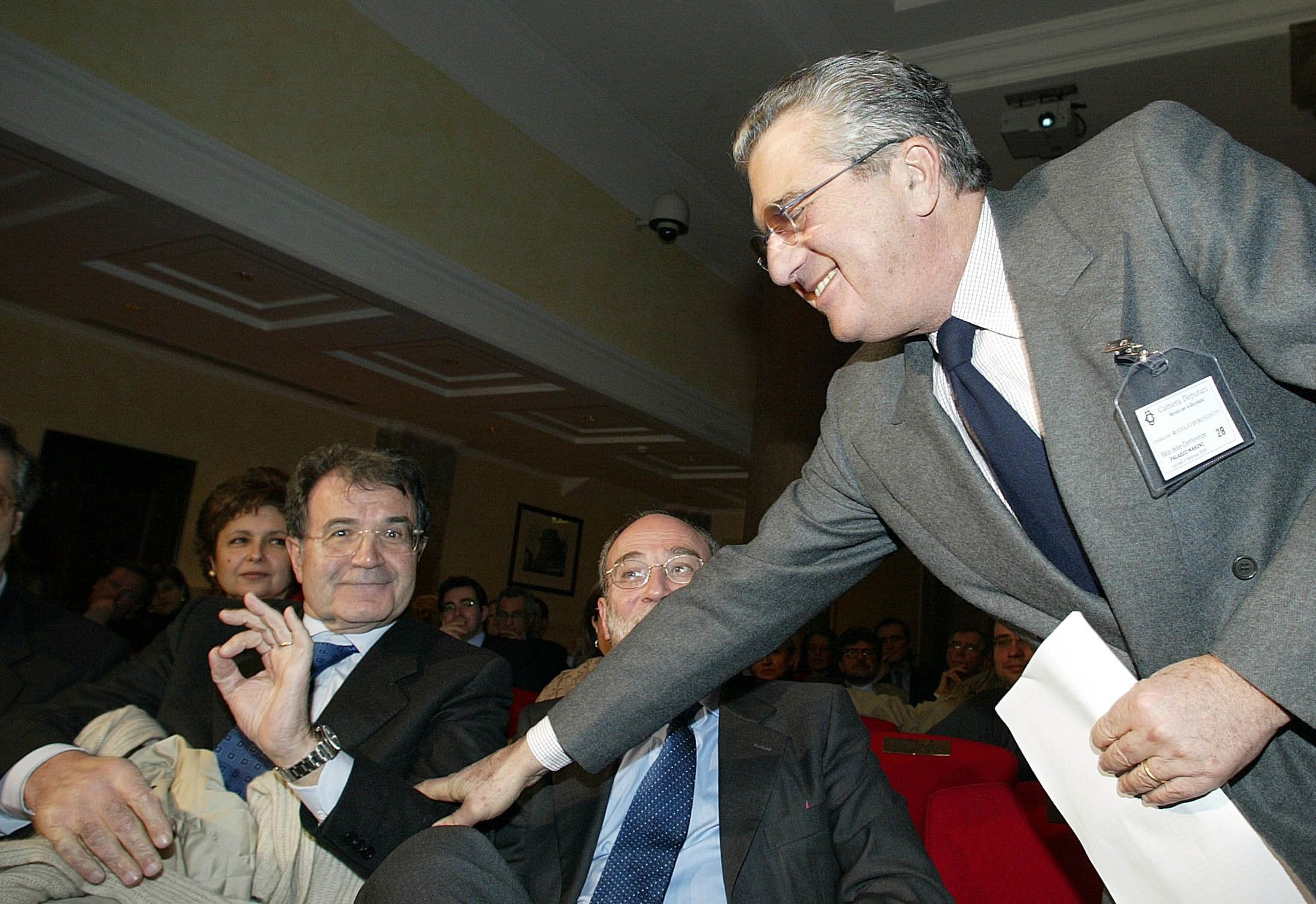 Prodi prova a ripudiare le svendite