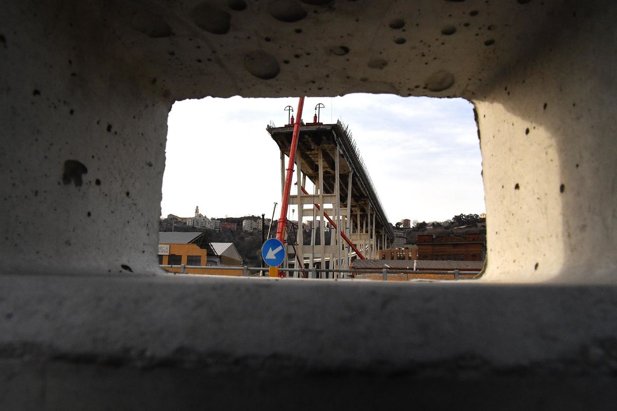 Tiranti indiziati per il crollo: «Sapevano tutti da anni che andavano rinforzati»